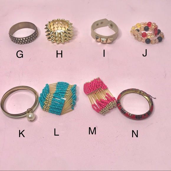 Random assortment of Necklaces and Bracelets - Picture 2 of 2